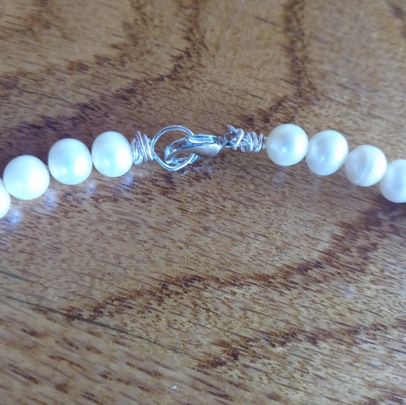 Elegant Freshwater Pearl Necklace on silver metal handcrafted - Picture 5 of 10